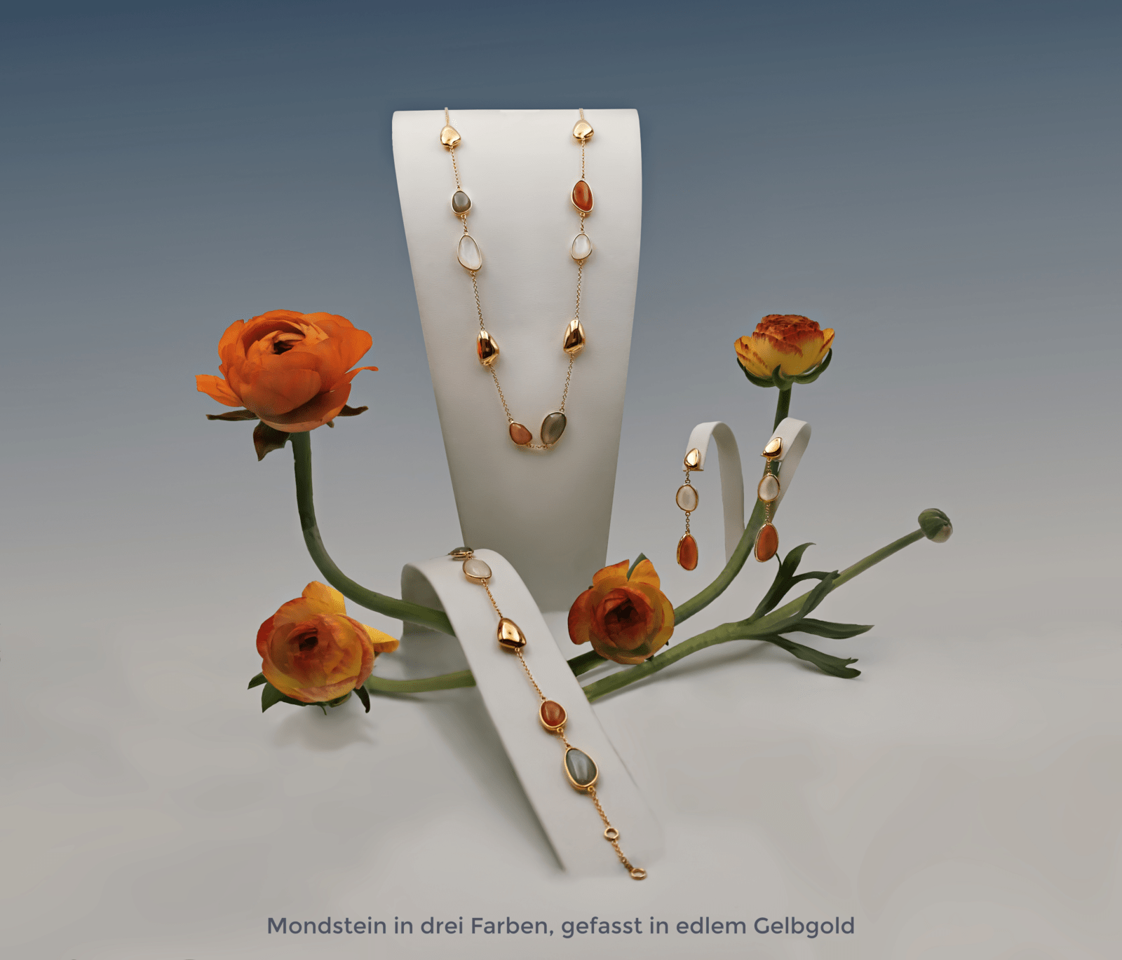Halskette, Armband und Ohrringe mit Mondsteinen in drei farben, gefasst in edlem Gelbgold